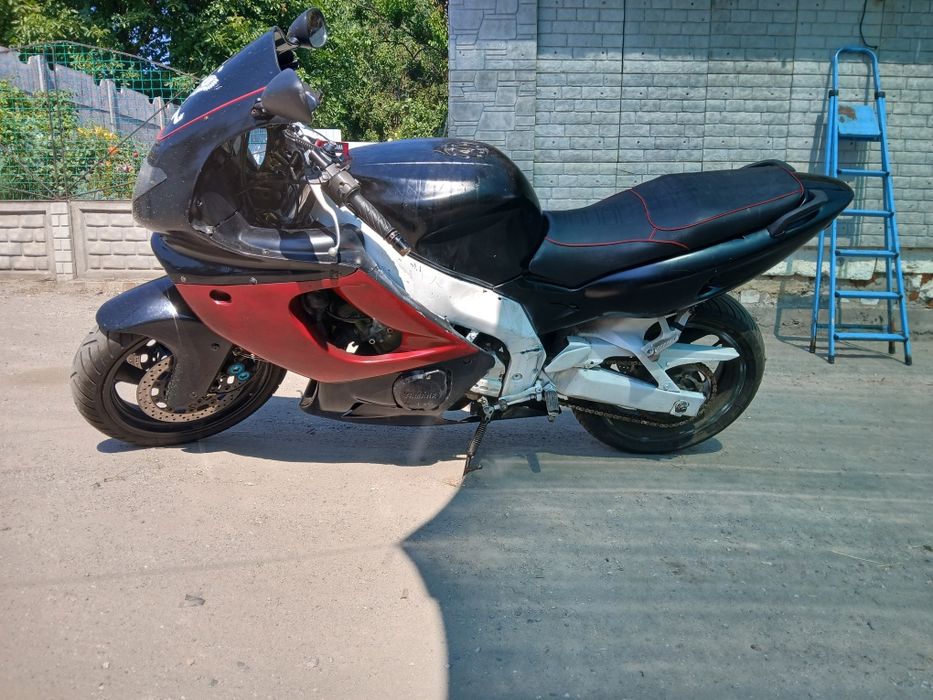 Ямаха 600 кубов .