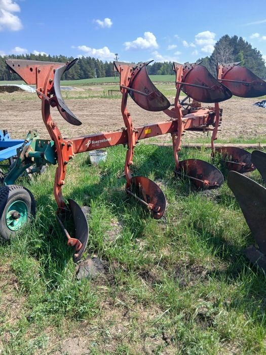 Pług  obrotowy  4 skiby Kverneland VD85