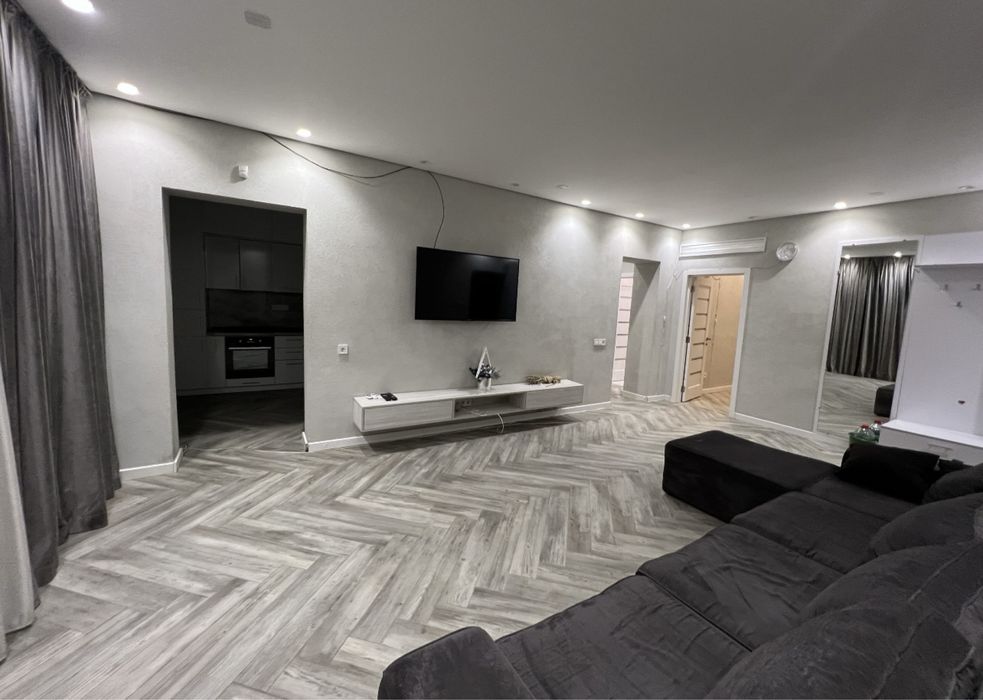 Продам велику 3-х кімнатну квартиру