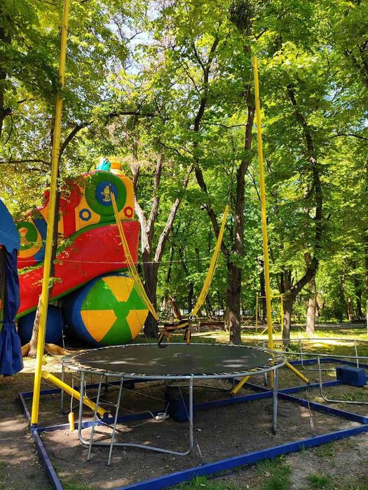 Батути, каруселі, надувні гірки, солодка вата, попкорн на свято
