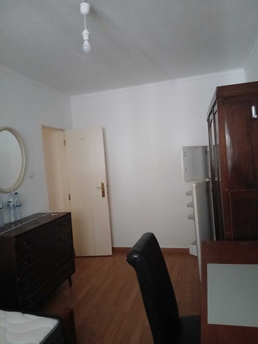 Quarto com serventia wc