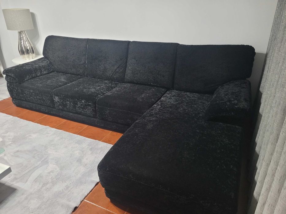 sofá preto usado