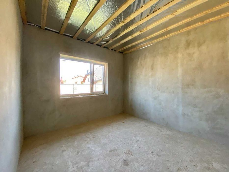 Будинок в престижному районі з гаражем Бармаки