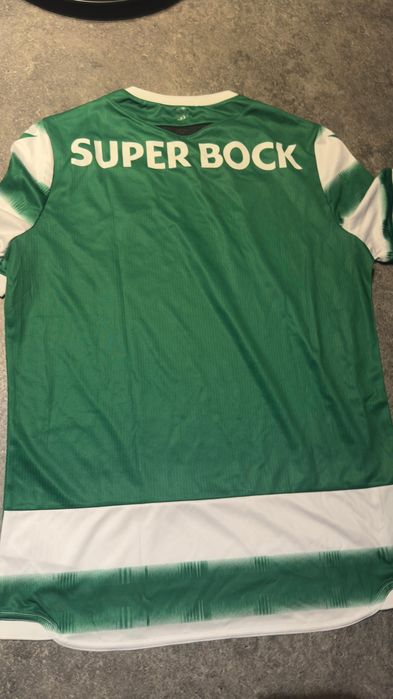 Camisola do Sporting assinada por todos os jogadores
