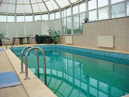 Дом 800 кв.Бассейн ,сауна,бильярд, генератор.До 20 человек