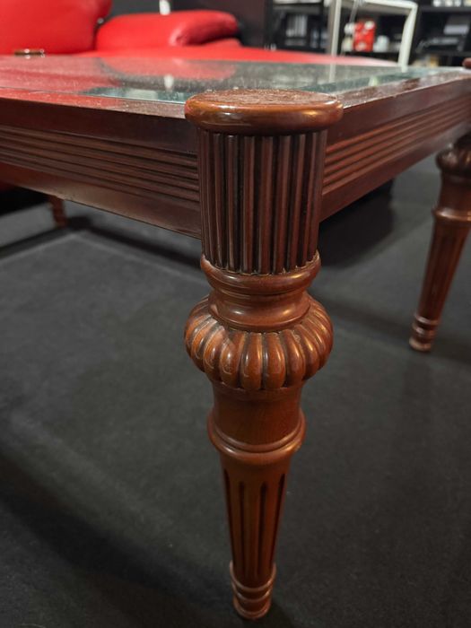 Mesa de Centro Clássica em Madeira Maciça com Vidro