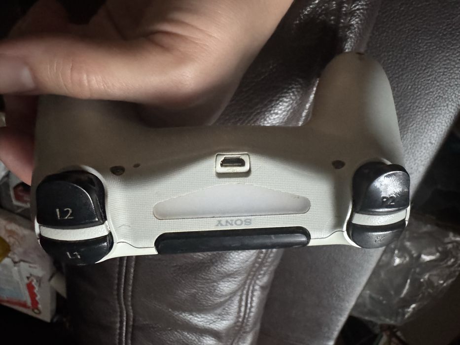 Biały pad do ps4