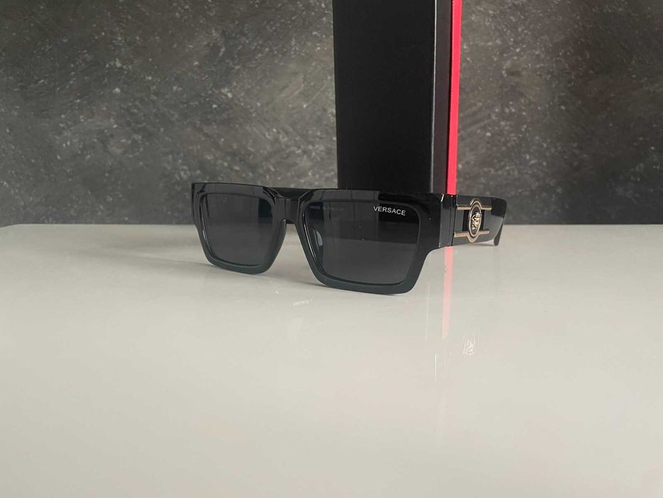 Stylowe okulary przeciwsłoneczne.