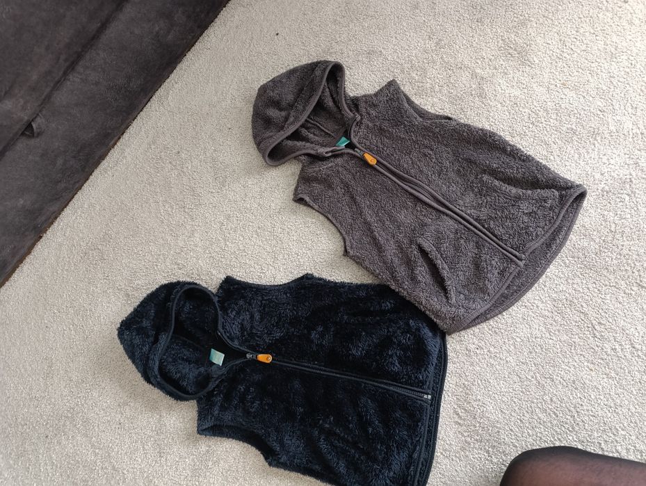 Zestaw bezrękawniki 122 i 128