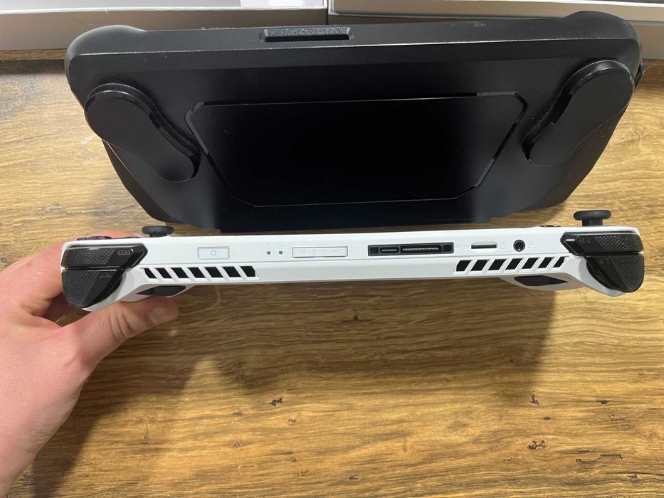 Asus Rog Ally Портативна консоль RC71L 16GB RAM 512GB SSD супер стан