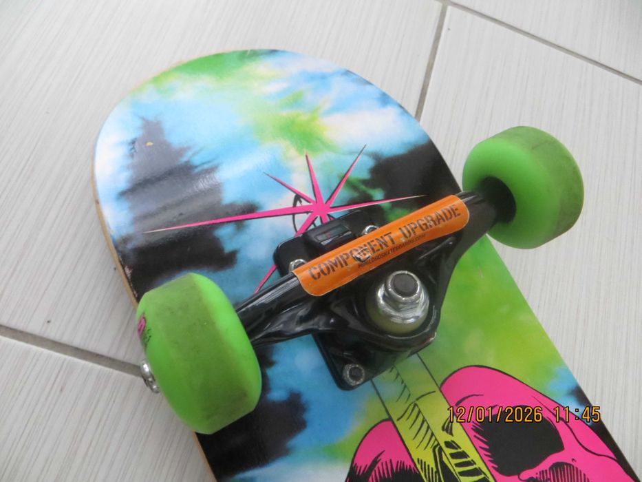 rewelacyjna amerykańska deskorolka Powell Peralta Skull &Sword idealna