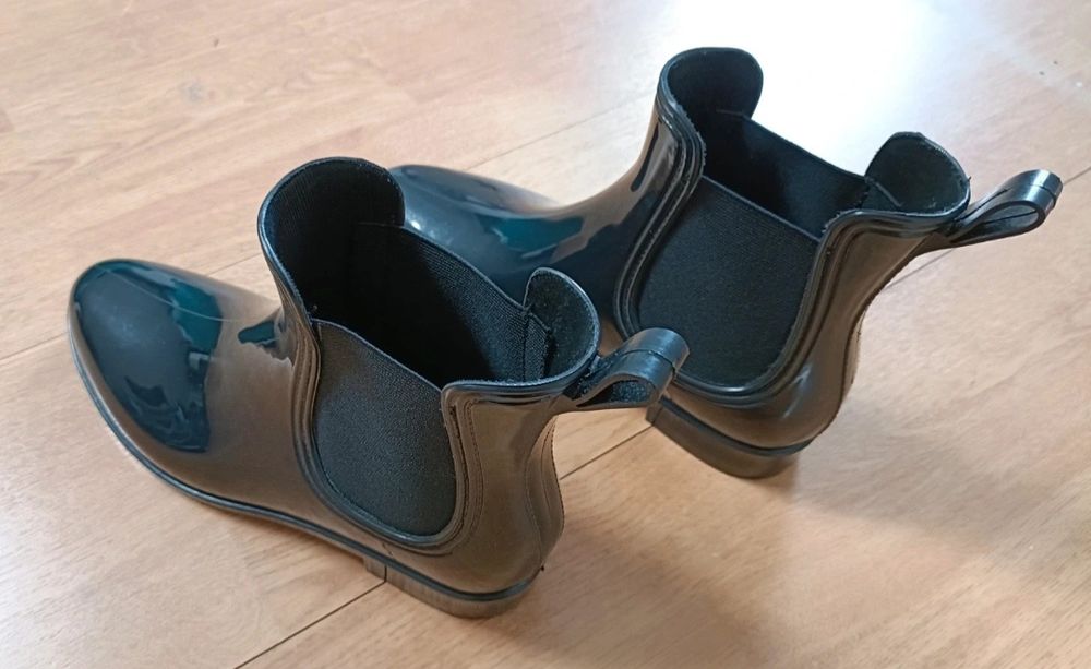 Botas pretas de mulher  novas a estrear.