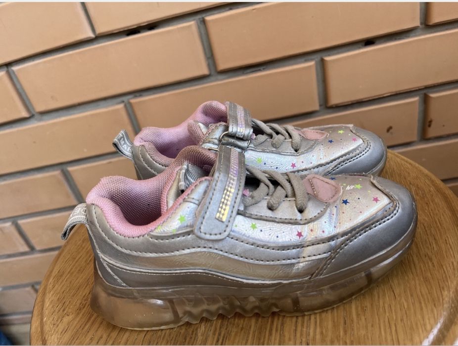 Кросівки розмір 29