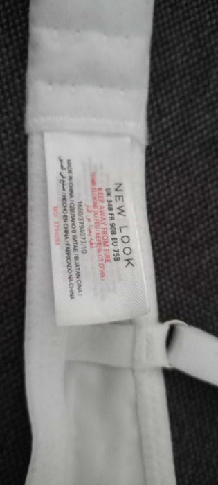 Бюст білого кольору