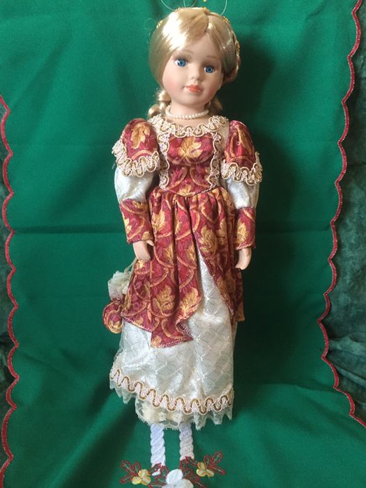 Boneca de porcelana  antiga para colecionar