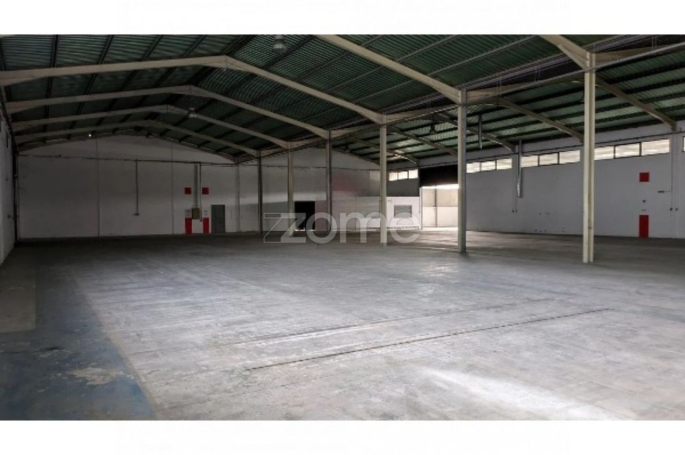 Armazém Industrial Premium 1800 m² com Excelente Localização.
