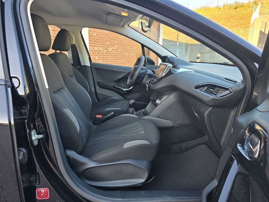 Peugeot 208 — fotografia 10