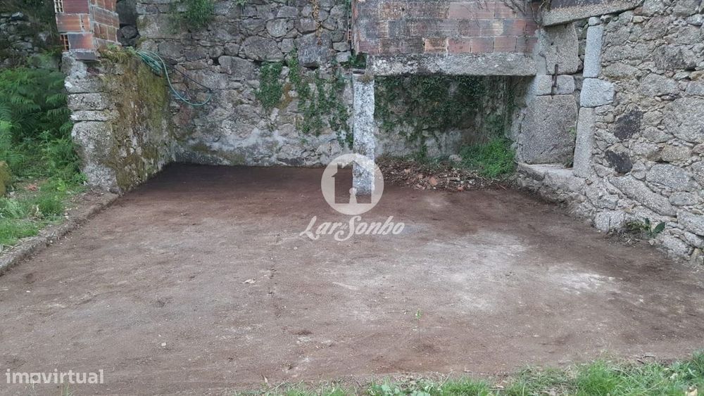 Moradia para restauro em Barcelos