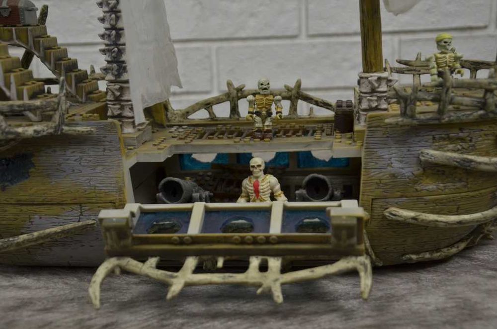Огромный Корабль Mega Bloks 3660 Dread Eye's Phantom