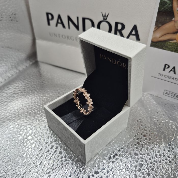 Anel Pandora Rose Dazzling Daisy Band