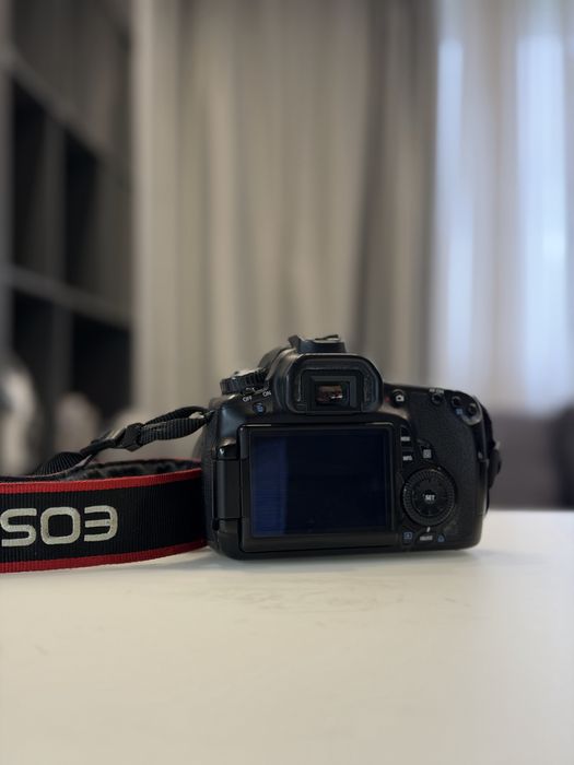 Продам фотоапарат Canon EOS 60D