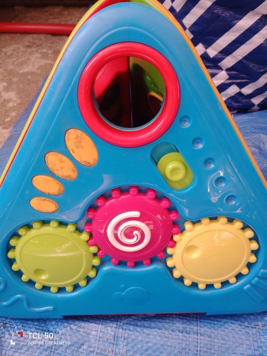 Brinquedo interativo da Imagical dá sons dos animais e dá música.
