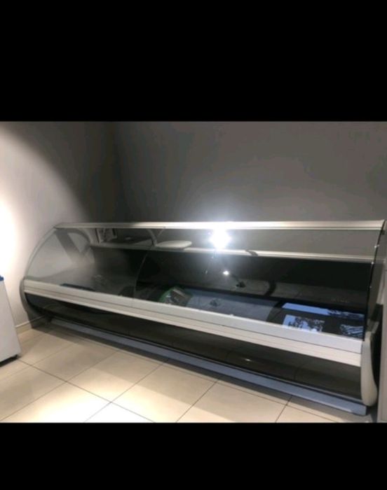 Продам холодильные витрины в очень хорошем состоянии