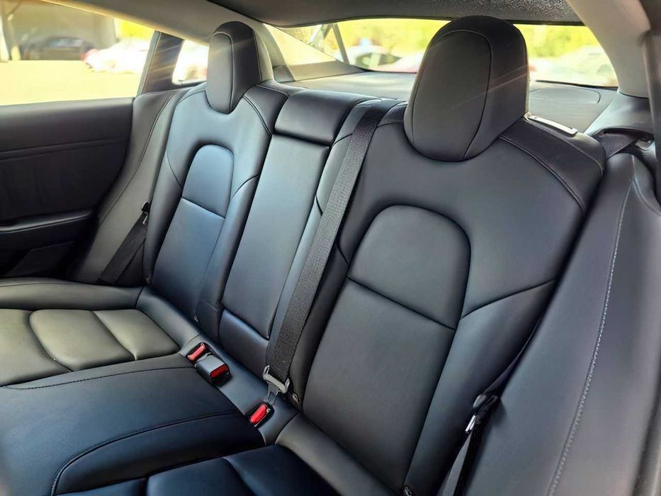 Tesla Model 3 Long Range      2021