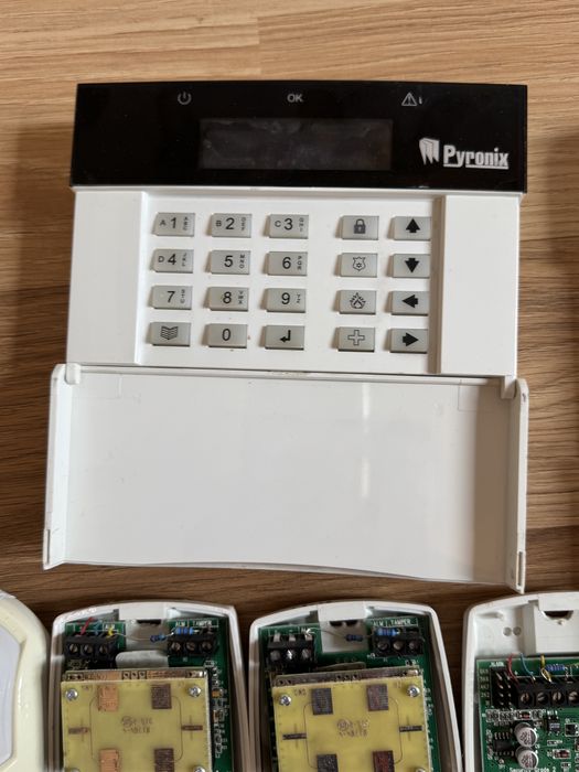 Alarm domowy Pyronix Matrix 832+ caly zestsw