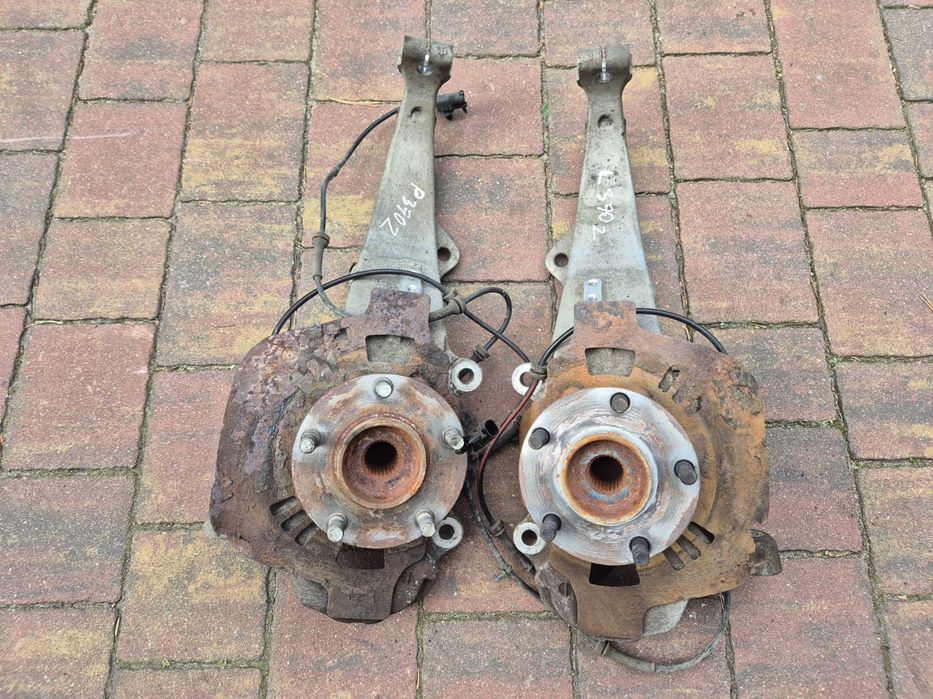 zwrotnica prawy lewy przod nissan 370z