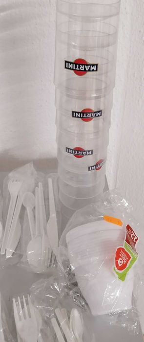 Copos e talheres, plástico descartar, lote 3, todo por 5€