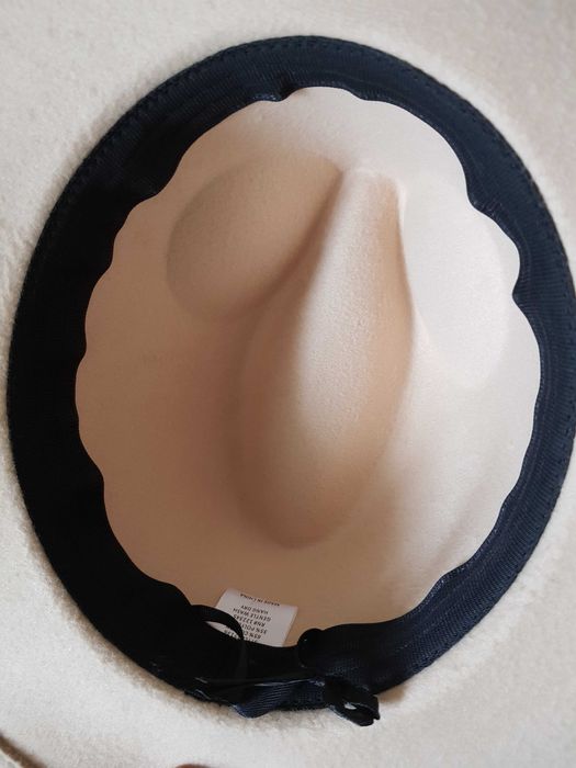 Шляпа с полями светлая