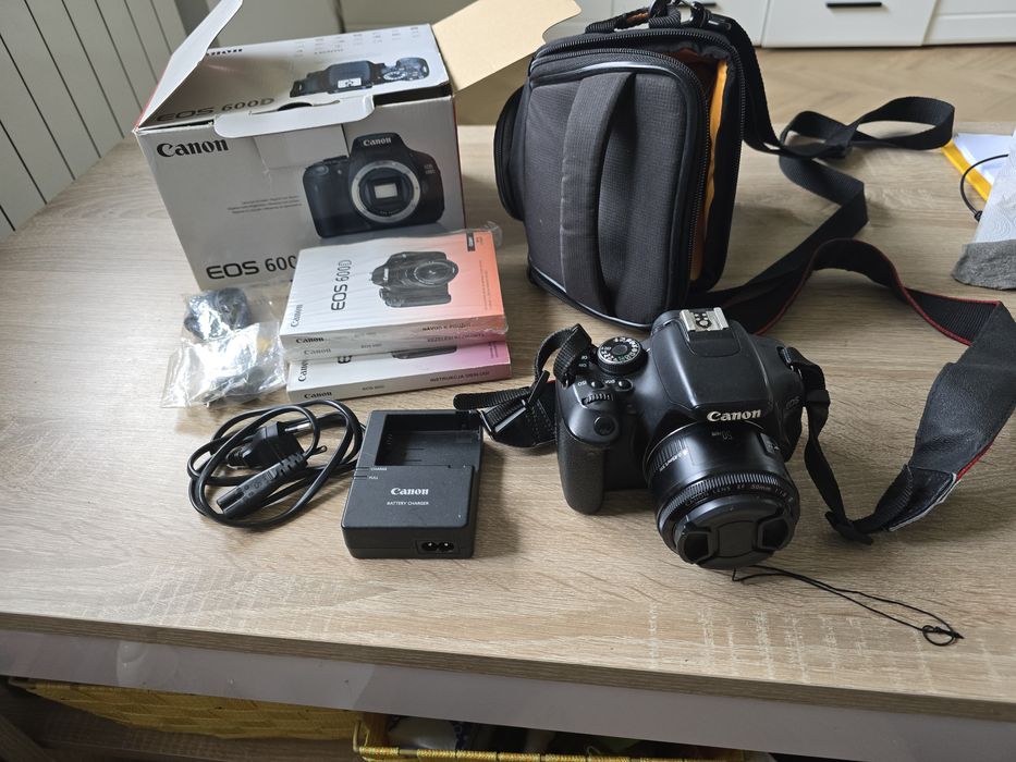 Canon EOS d600 + obiektyw +futerał zestaw