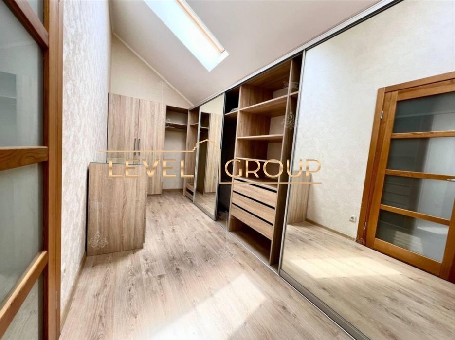 Продаж сучасного, 2-поверхоаого будинку