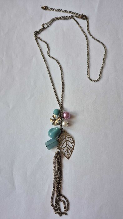 Naszyjnik z biżuterią kostiumową w stylu vintage Yves Rocher