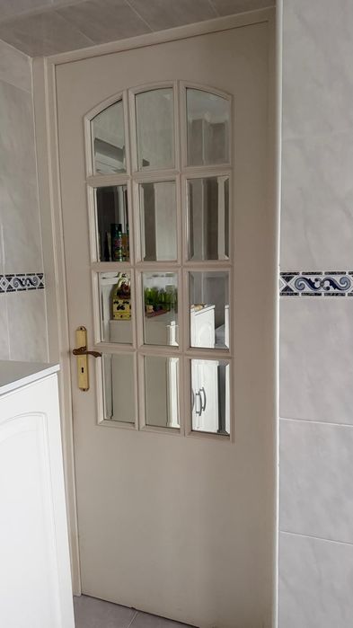 Porta interior em Madeira com espelhos