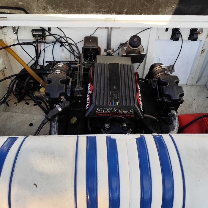 Lancha Autoconstrução c/ motor Mercruiser 230 hp 4 tempos