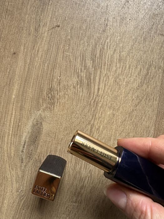 Estee lauder szminka insolent plum