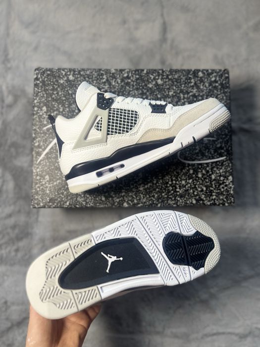 Nike Air Jordan 4