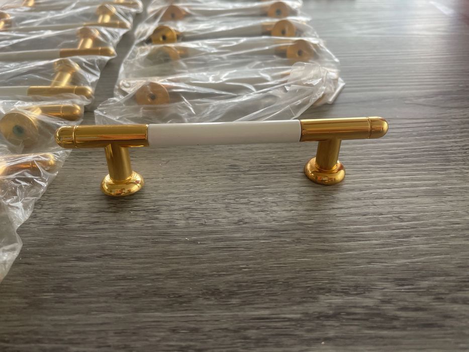 20 Puxadores dourados e brancos (novos)