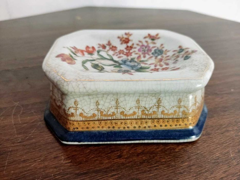 Saleiro antigo em louça decorativo
