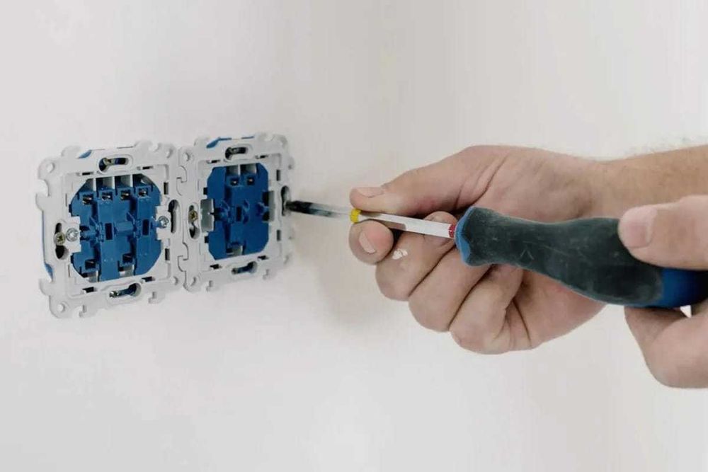 ELEKTRYK, usługi elektryczne