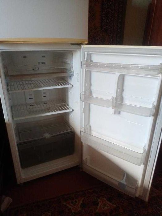 Продам холодильник Самсунг саморозморозка
