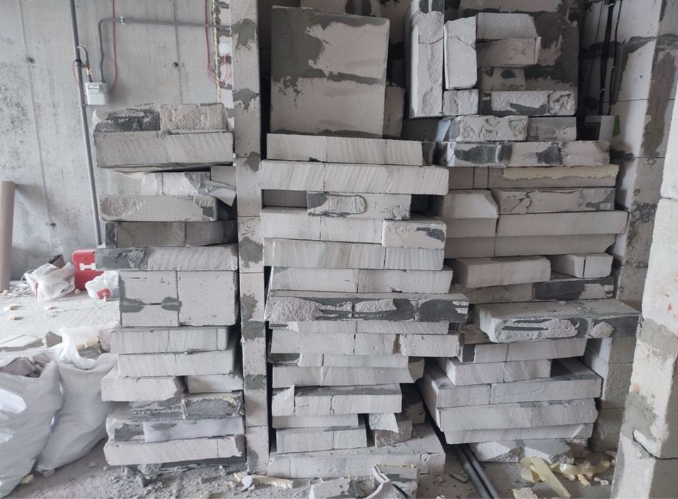 Вантажники, різноробочі, вантажні послуши, текелажники. Зніс матеріалі