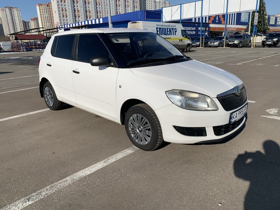 Skoda Fabia 2011 рестайлинг 1.4 газ/ бензин