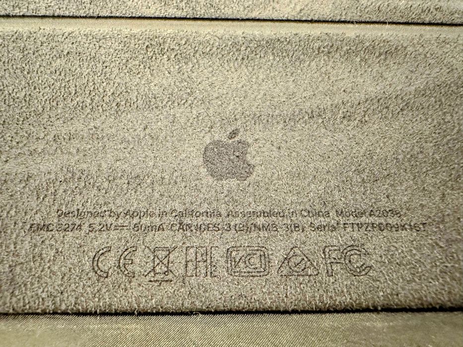 Capa com teclado Apple Magic Keyboard iPad Pro 11