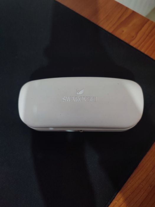 Caixa de óculos Branca com uma pedra Swarovski