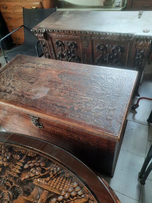 Arcas ou Baús rusticos. Com desenhos.