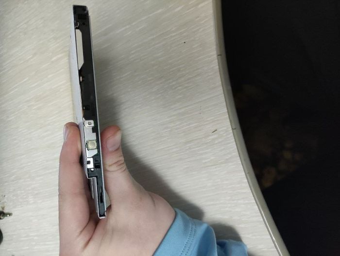 Hitachi/LG Super Multi DVD Writer GUE1N (Для ноутбуков)