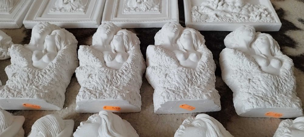 Estatuas religiosas feitas de gesso
